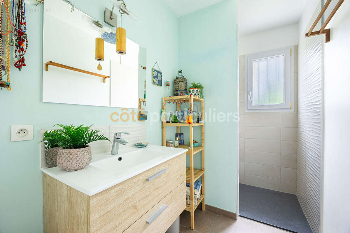 Basse goulaine -- maison familiale 194 m²  -- 5 chambres -- proche centre en impasse -- garage & jardin - photo 13