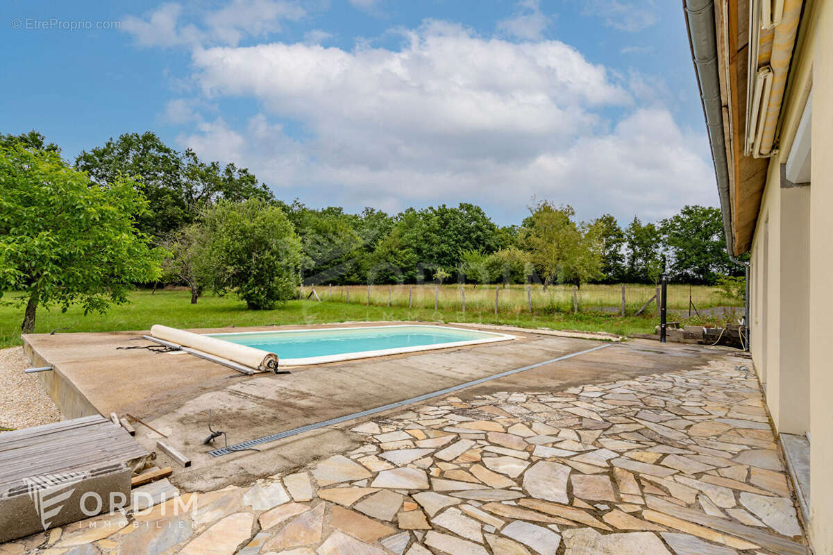 Pavillon de plain-pied avec piscine chauffée - photo 2