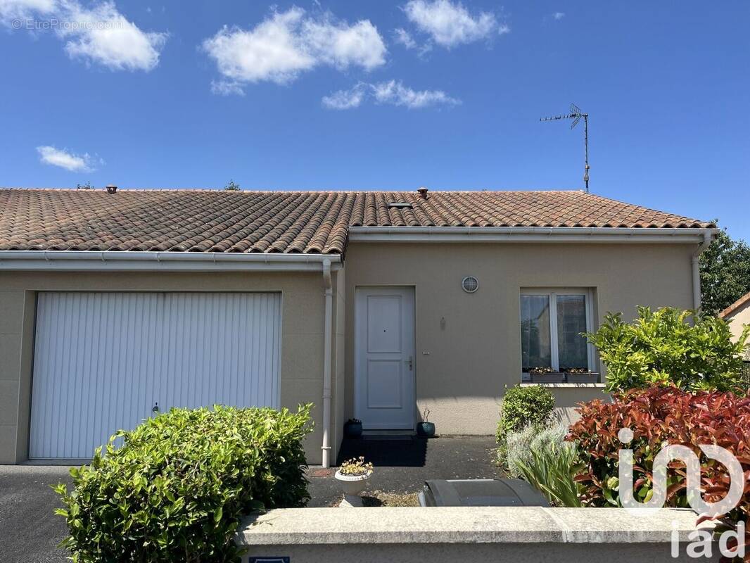 Photo 1 - Maison à SAINT-GEORGES-LES-BAILLARGEAUX