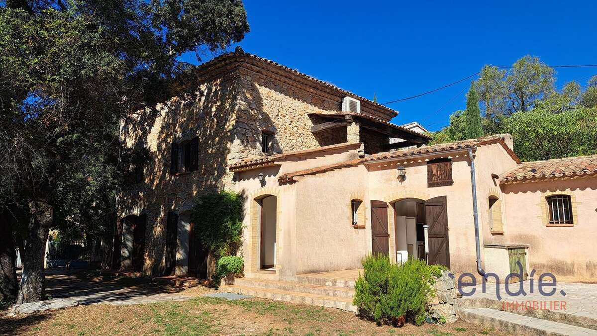 LE THORONET Maison en pierres 180 m² dans hameau paisible - photo 26