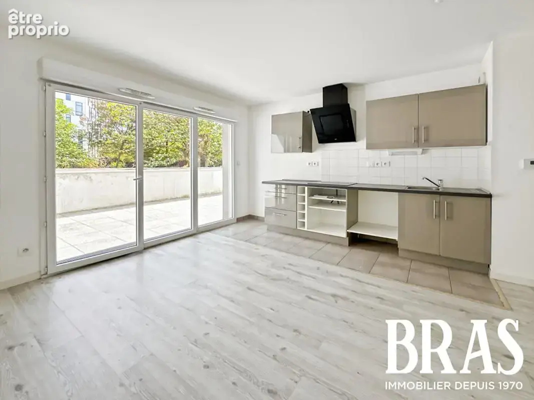 NANTES St Jacques - Appartement 3 pièces avec grande terrasse et garage - photo 2
