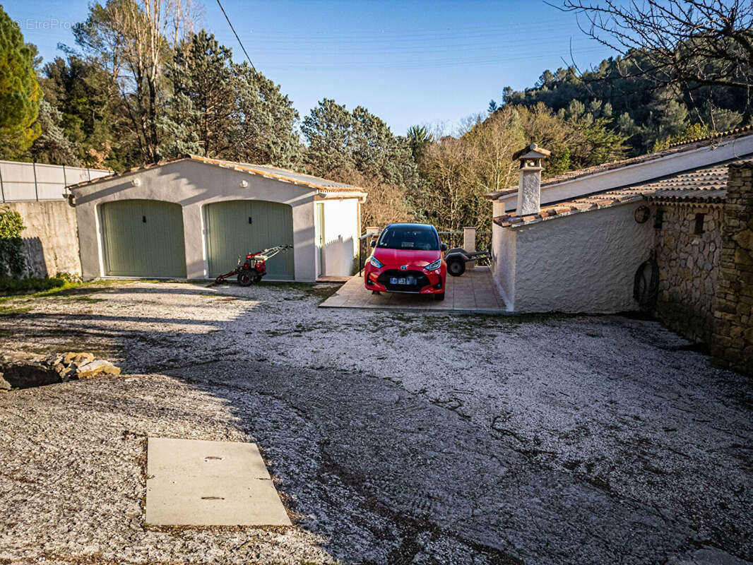 Maison à MEOUNES-LES-MONTRIEUX