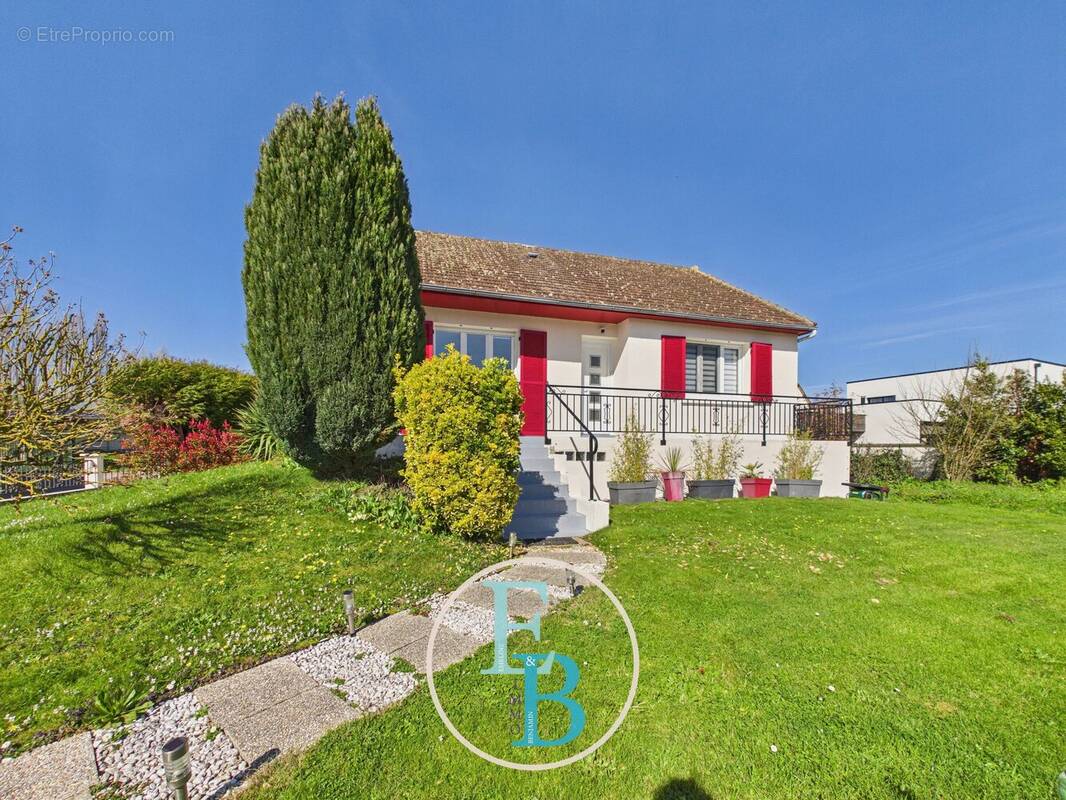 Maison à LE MESNIL-PATRY