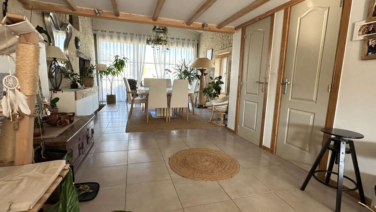 Maison à COURCELLES