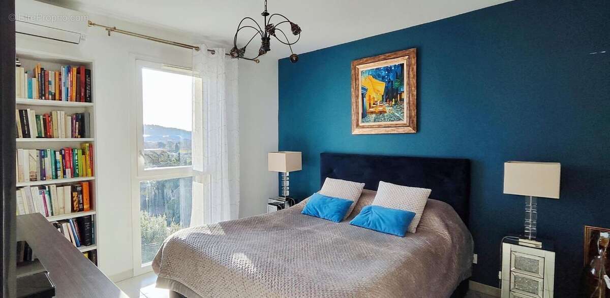 Appartement à SAINT-LAURENT-DU-VAR