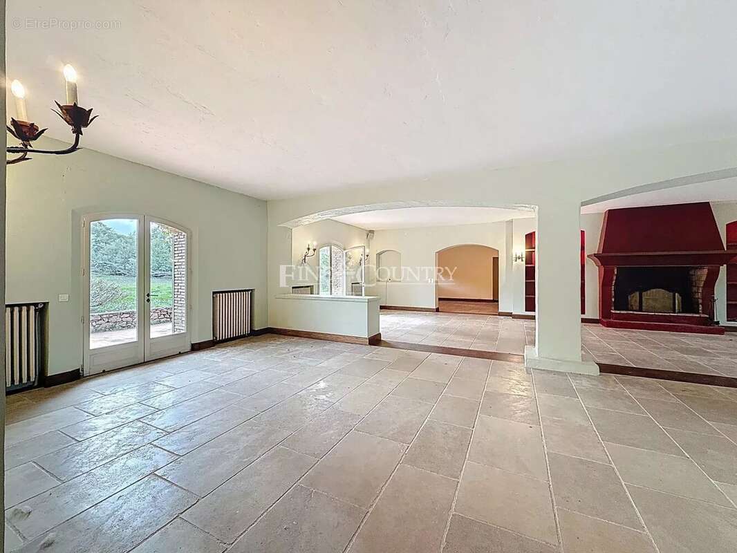 Maison à ROQUEBRUNE-SUR-ARGENS