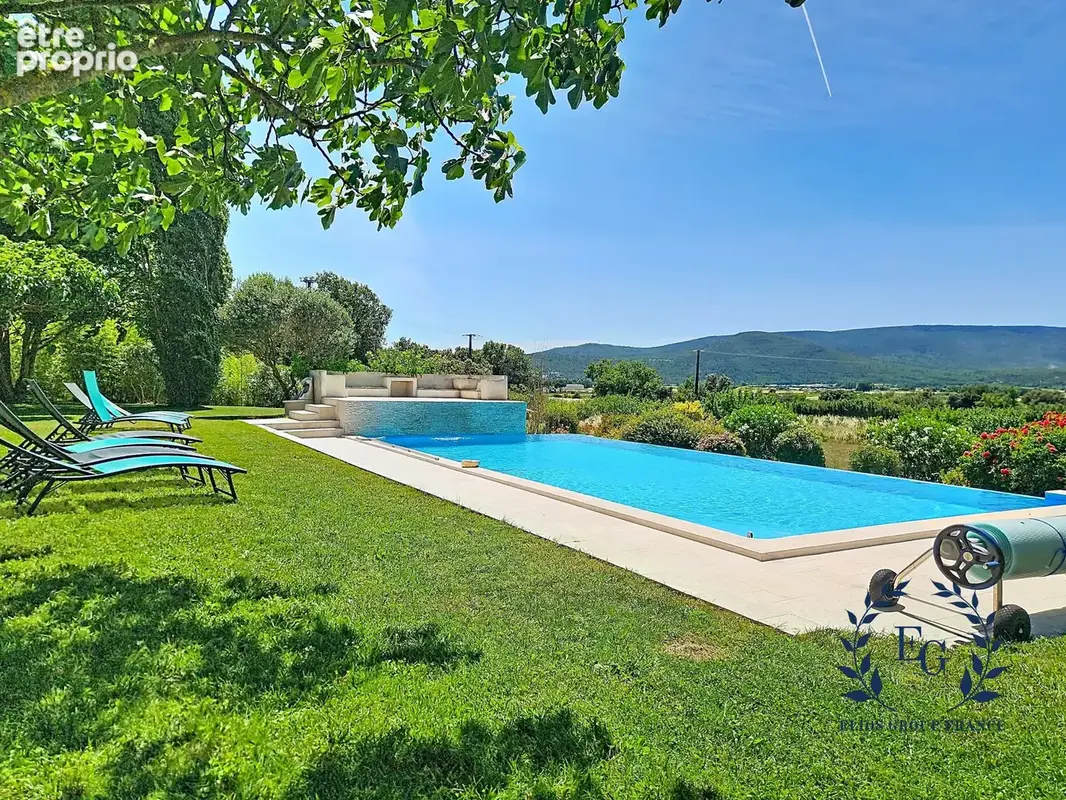 Maison 6 pièces 195 m² à vendre à Saint-Maximin-La-Sainte-Baume (83470) - photo 4