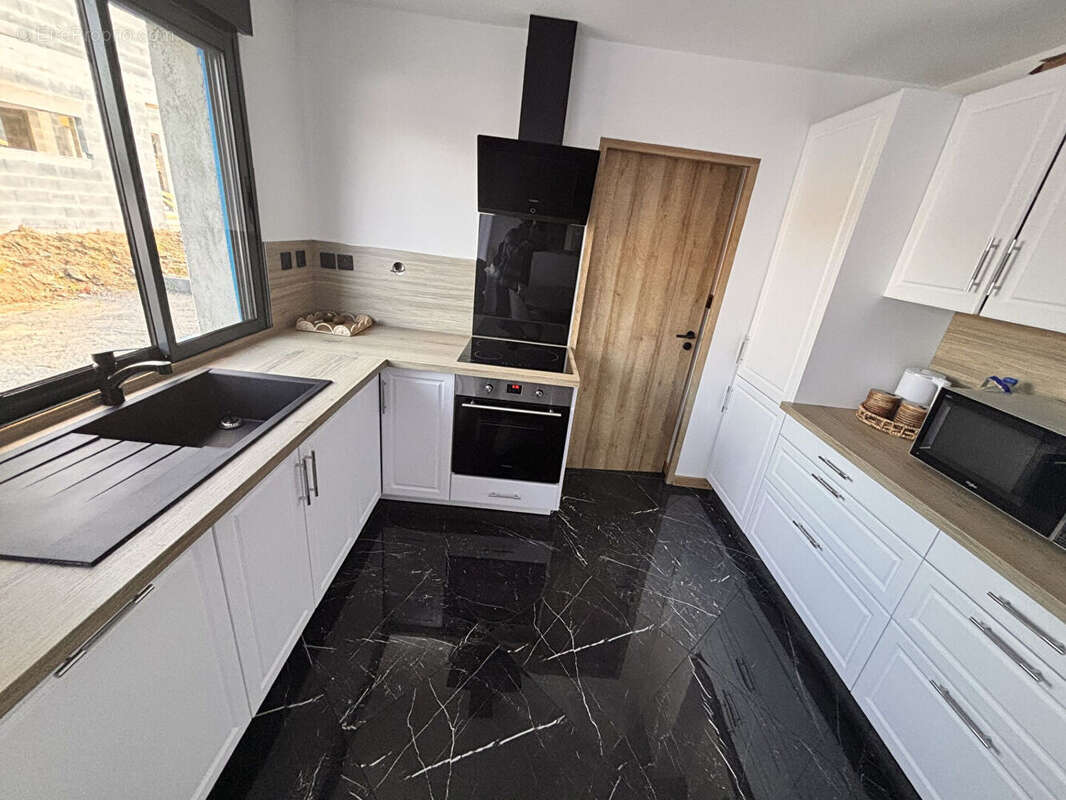 Maison à SAINT-SEBASTIEN-SUR-LOIRE