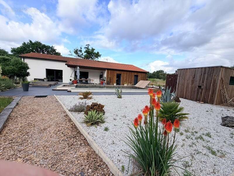 Maison à ESCOURCE