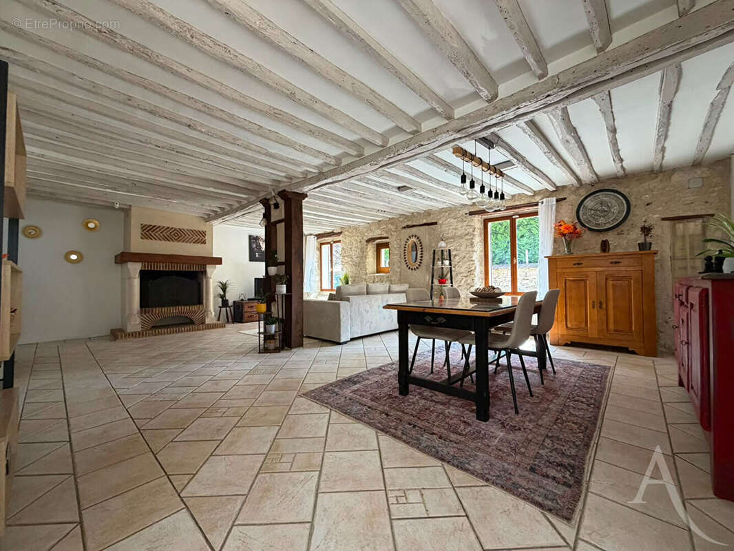 Maison à FONTENAY-MAUVOISIN