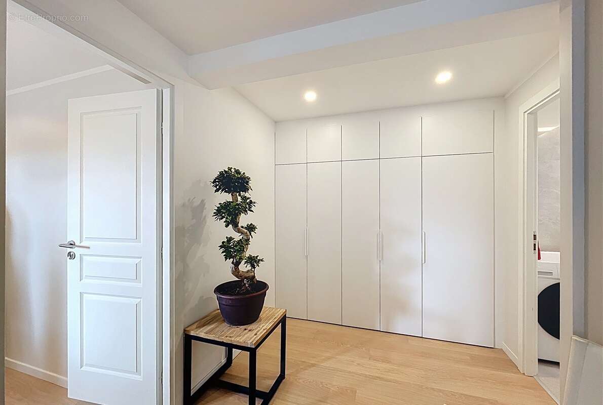 Appartement à SAINT-LAURENT-DU-VAR