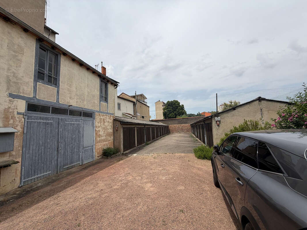 Garages Hypercentre de Roanne - photo 2