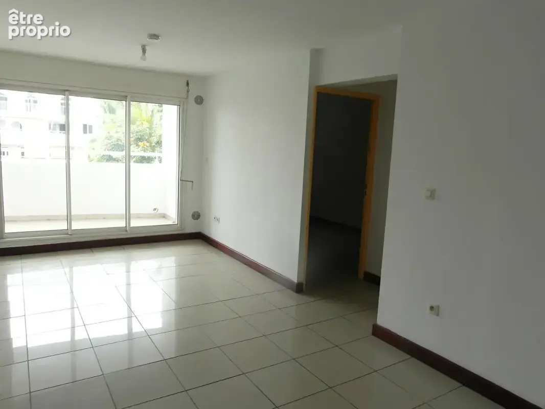 ST DENIS - T3 -5ème étage, 61 m² - photo 2