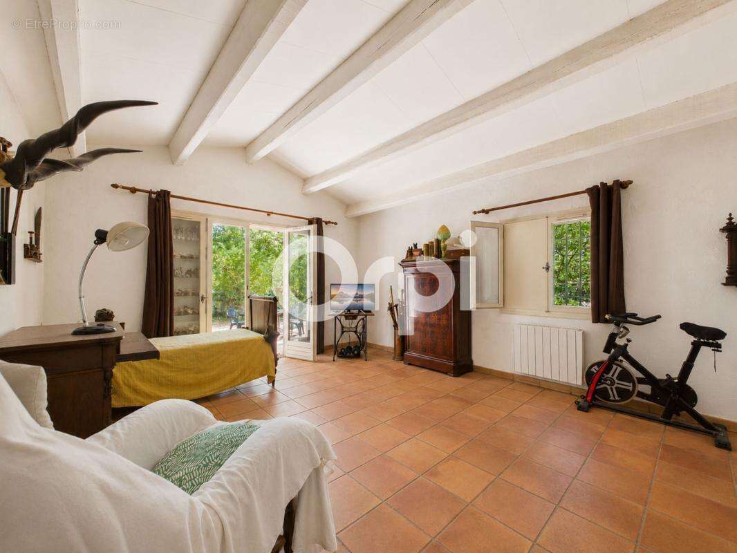 Propriete grand terrain plat + maison plain-pied - plusieurs dependances / annexes - a rafraichir - calme absolu / aucun vis-a-v - photo 13