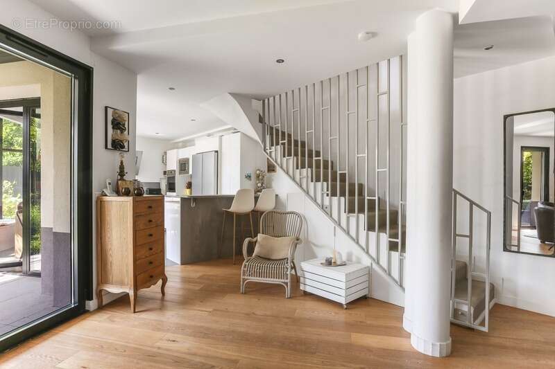 Appartement en triplex 6 pieces quartier du parc a saint-maur-des-fosses (94) - photo 9