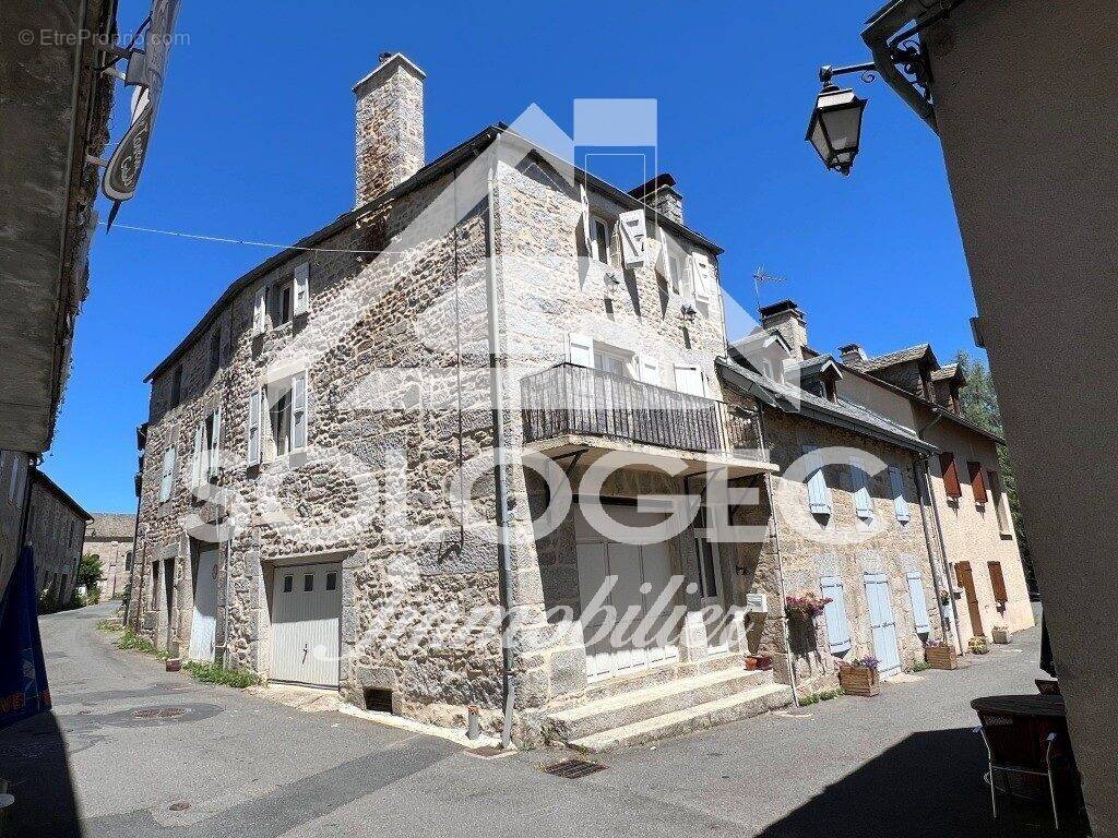 Maison à AUMONT-AUBRAC