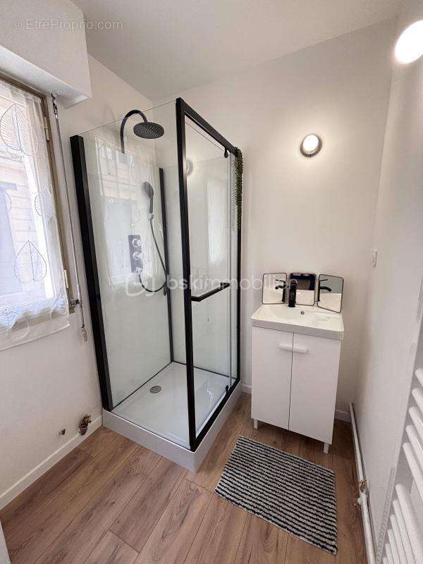 T2 rénové avec goût – Emplacement d’exception au Jardin Public ! - photo 9