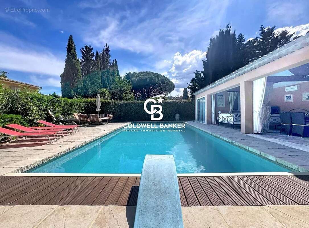 Maison à ROQUEBRUNE-SUR-ARGENS