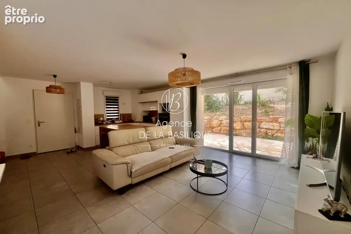 Maison 5 pièces 93 m² à vendre à Saint-Maximin-La-Sainte-Baume (83470) - photo 3