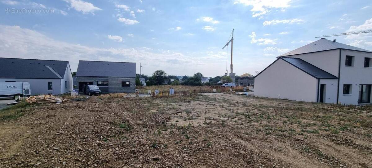 Terrain à LA MEMBROLLE-SUR-LONGUENEE