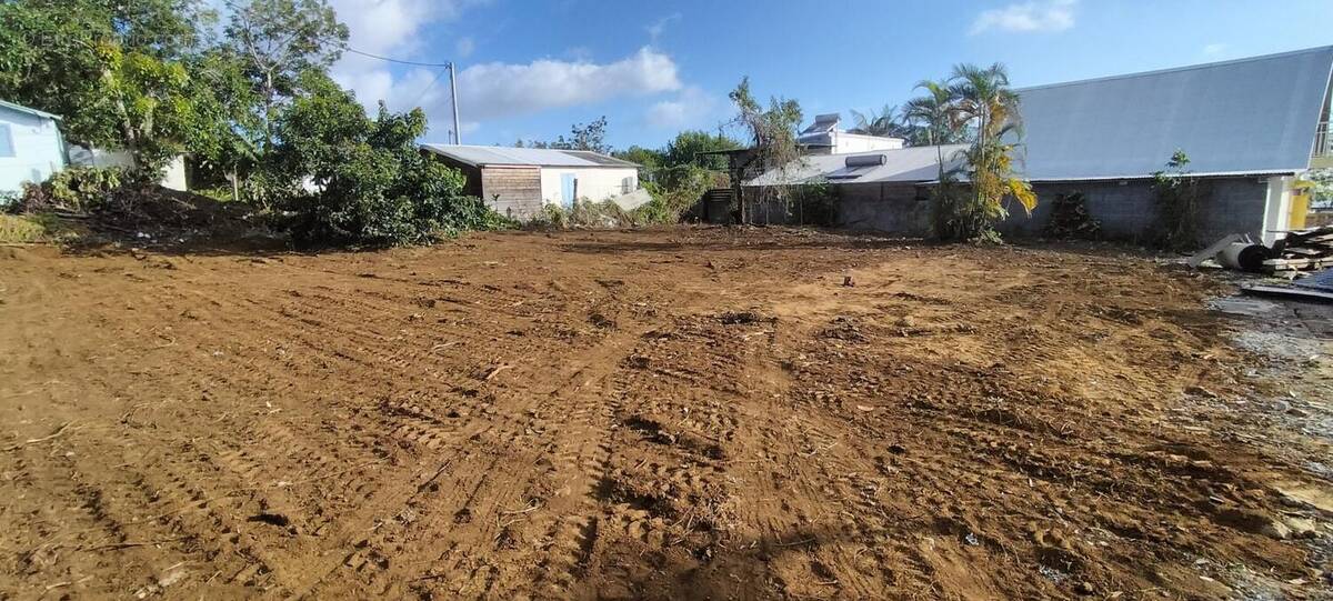 Terrain à LE TAMPON