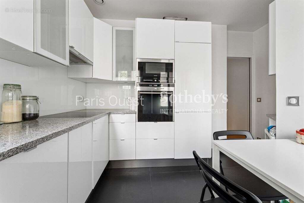 Appartement à NEUILLY-SUR-SEINE