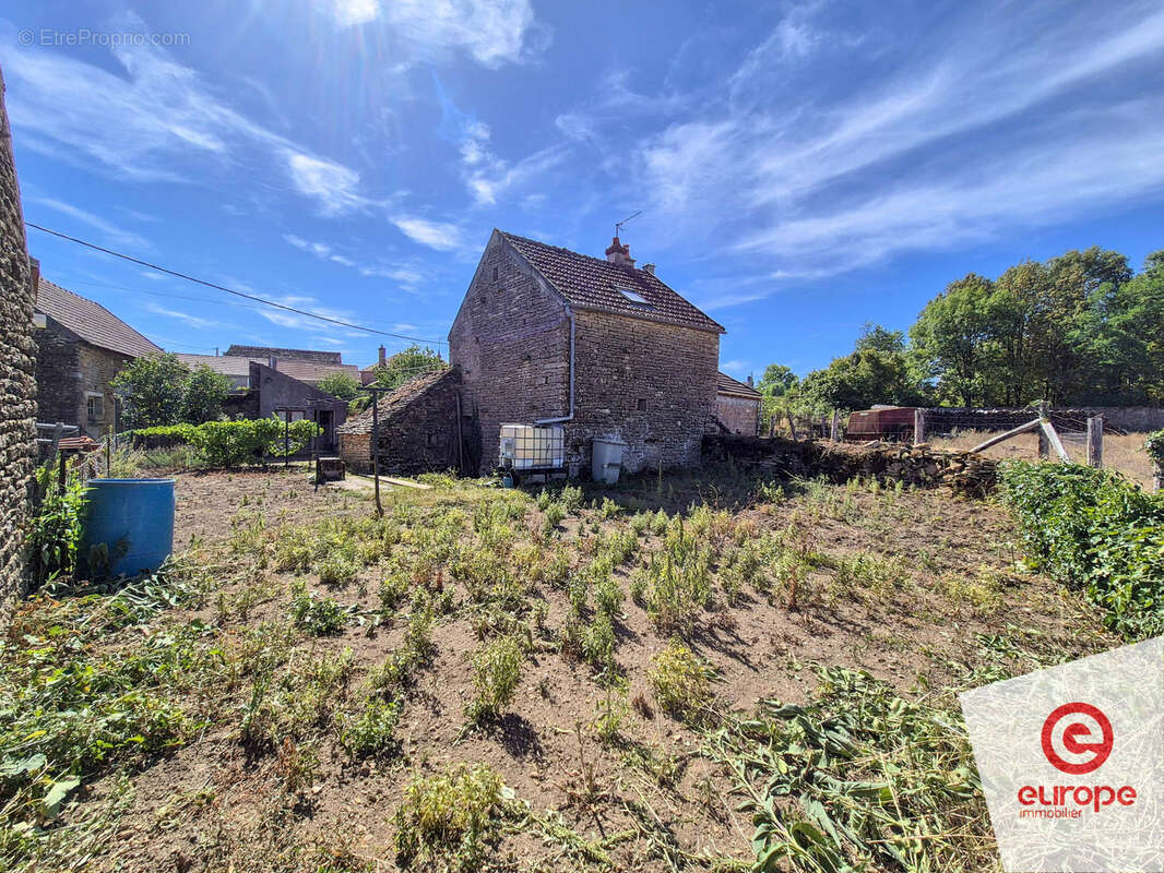 Maisons 6 pièces de 130m2 avec jardins et dépendances à Santigny - photo 11