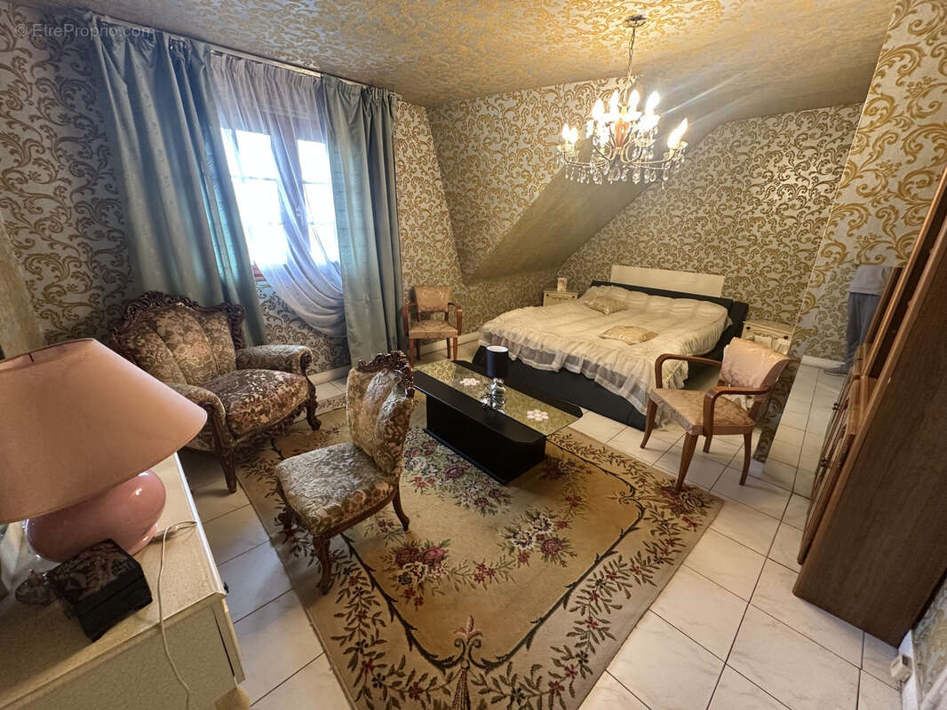 Maison à PARAY-VIEILLE-POSTE