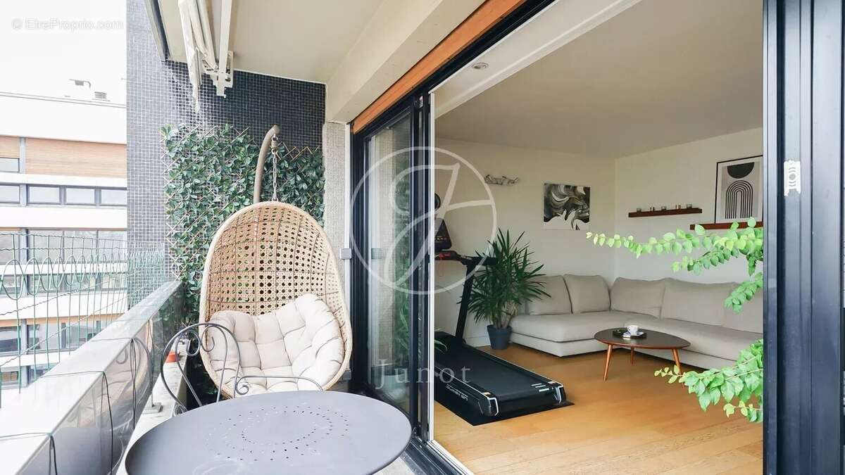 Appartement à PARIS-16E