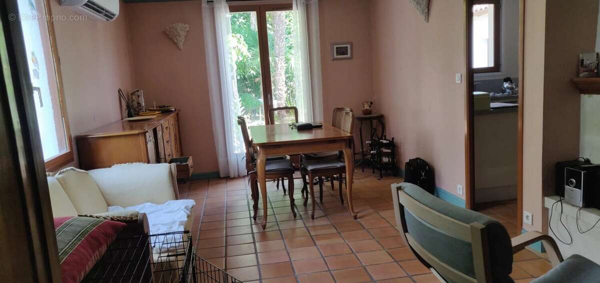 Maison de plain-pied, garage et jardin à vendre à Rioux (17) - photo 14