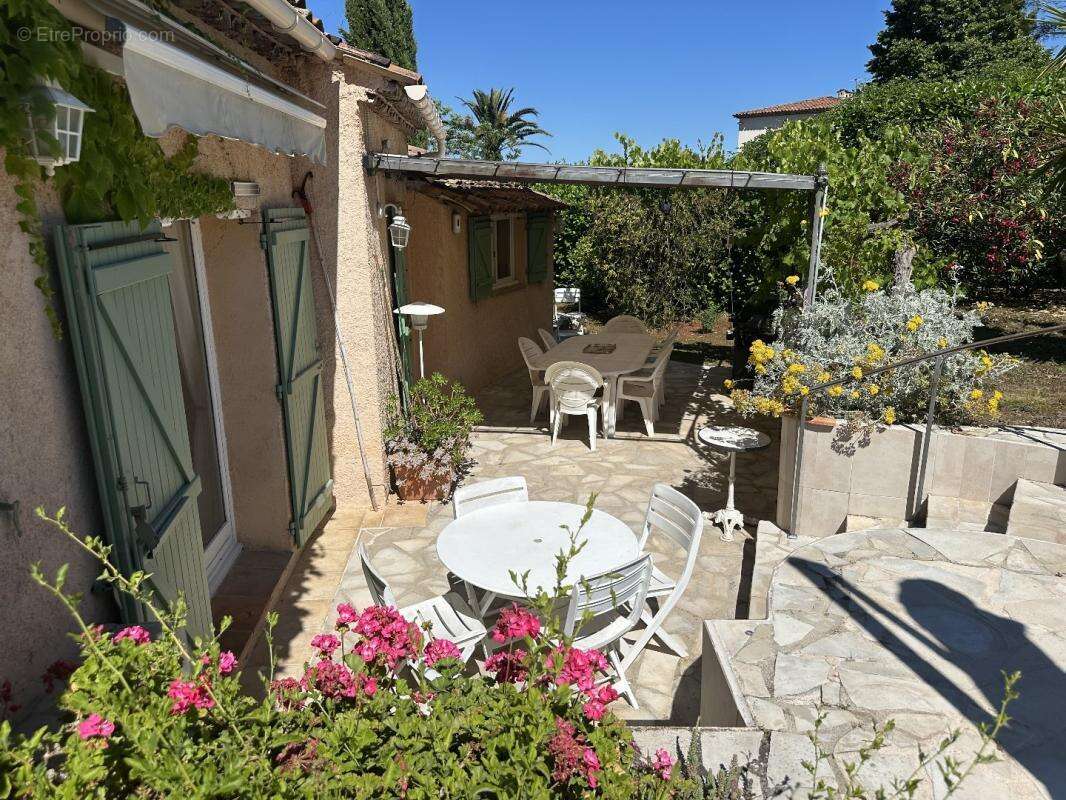 Maison 211 m² à Grasse  - photo 4