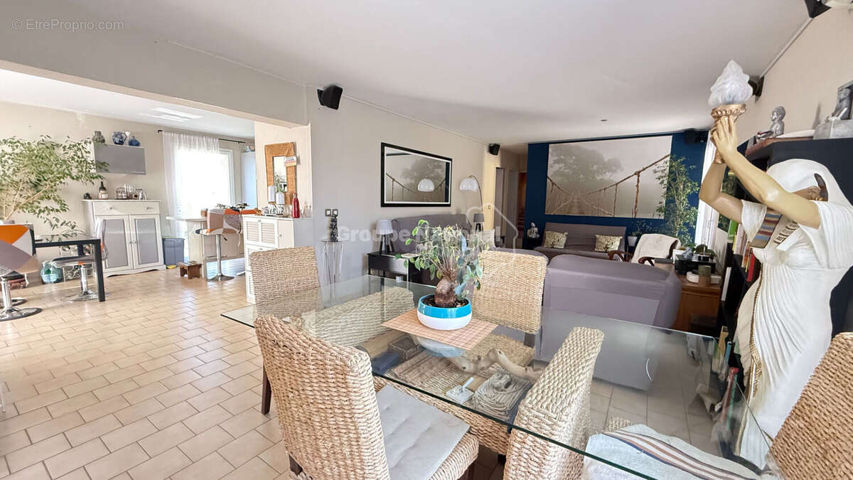 Exclusivité - Maison - Espace et potentiel - photo 6