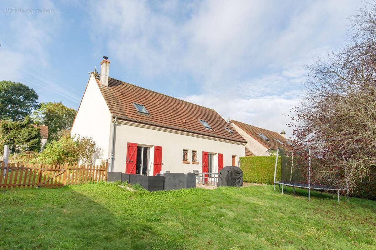 Maison à AINCOURT