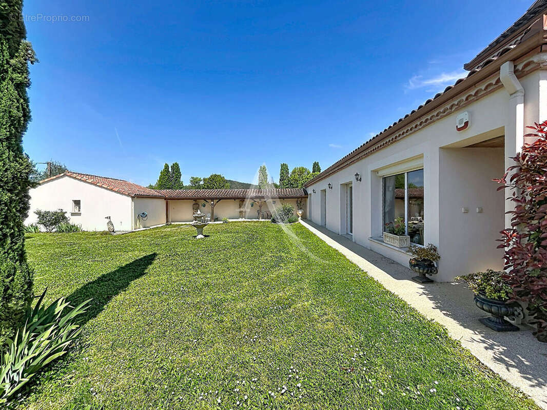 Maison à PRAYSSAC
