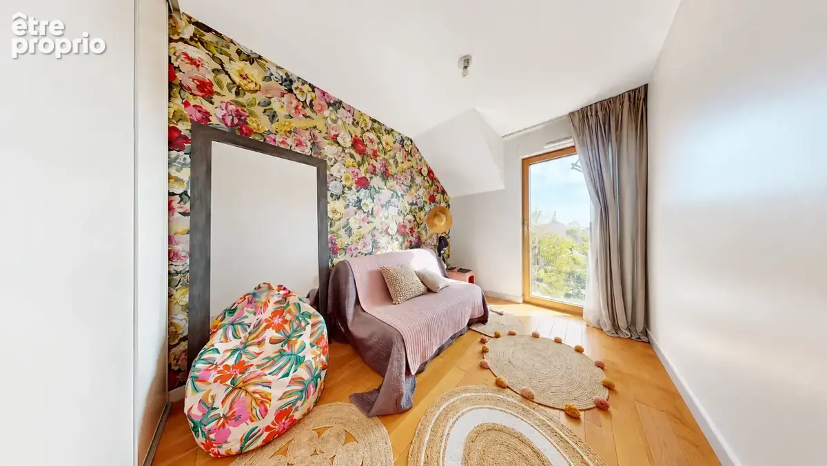Dernier etage avec ascenseur, a deux pas de toutes commodites - photo 4