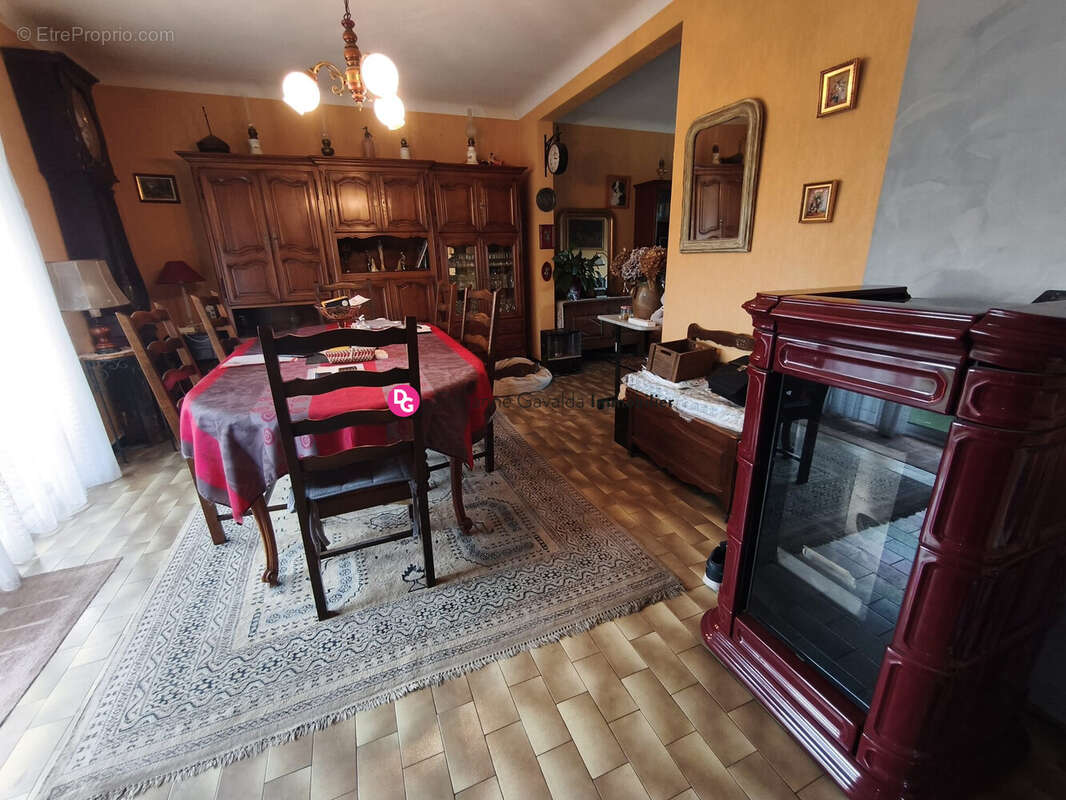 Maison à DECAZEVILLE