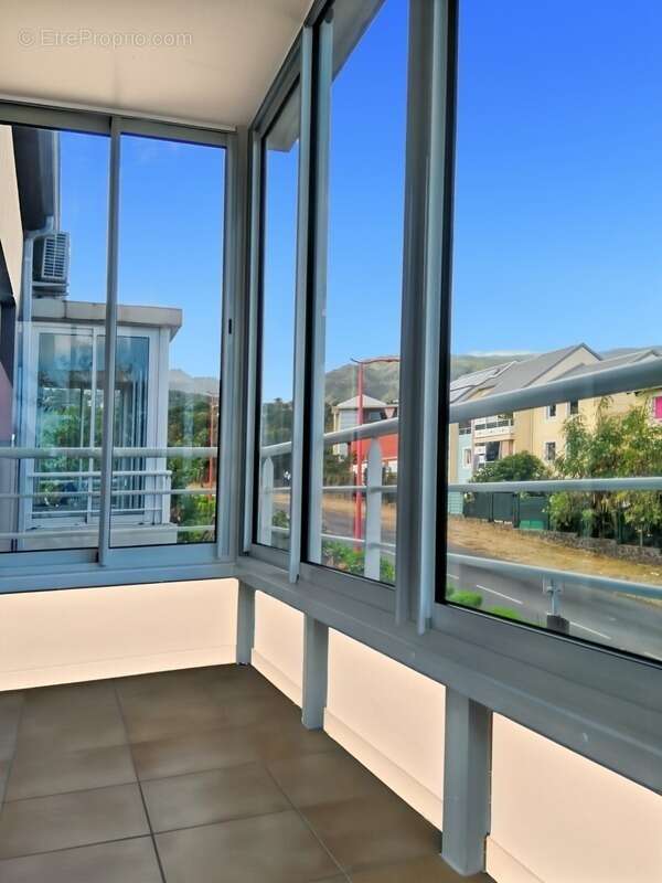 Investissement locatif – Studio vendu loué Résidence Terrasses de Moulin Joli la Possession - photo 6