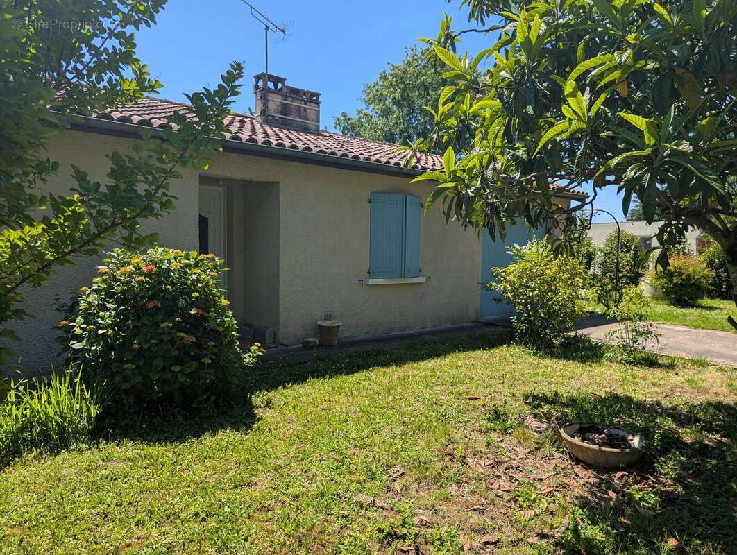Maison de plain-pied dans un village au bord d'une rivière - photo 10