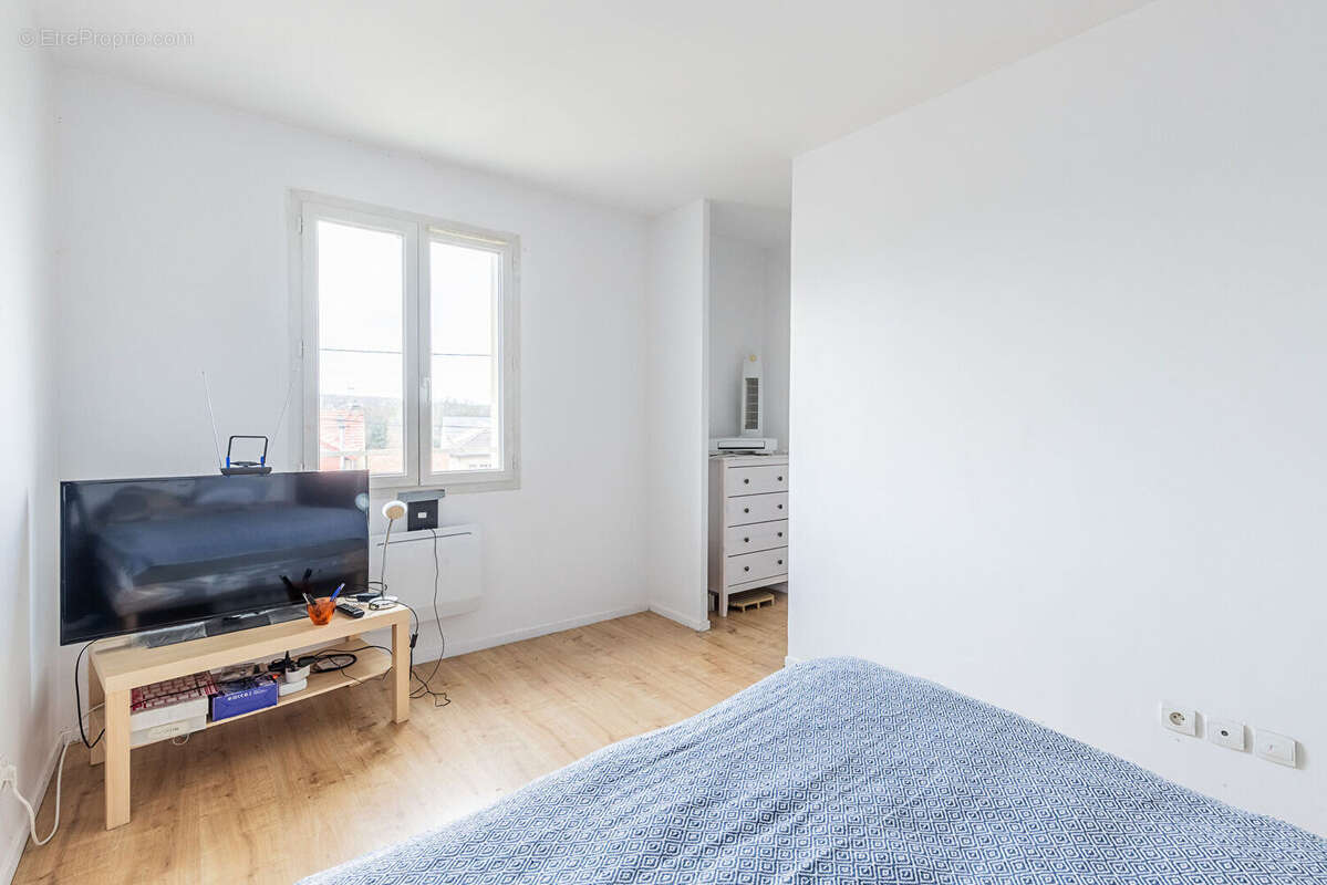 Maison à SAINTE-GENEVIEVE-DES-BOIS