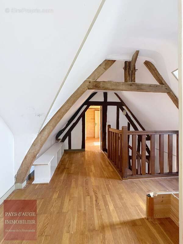 Maison à SAINT-GEORGES-EN-AUGE