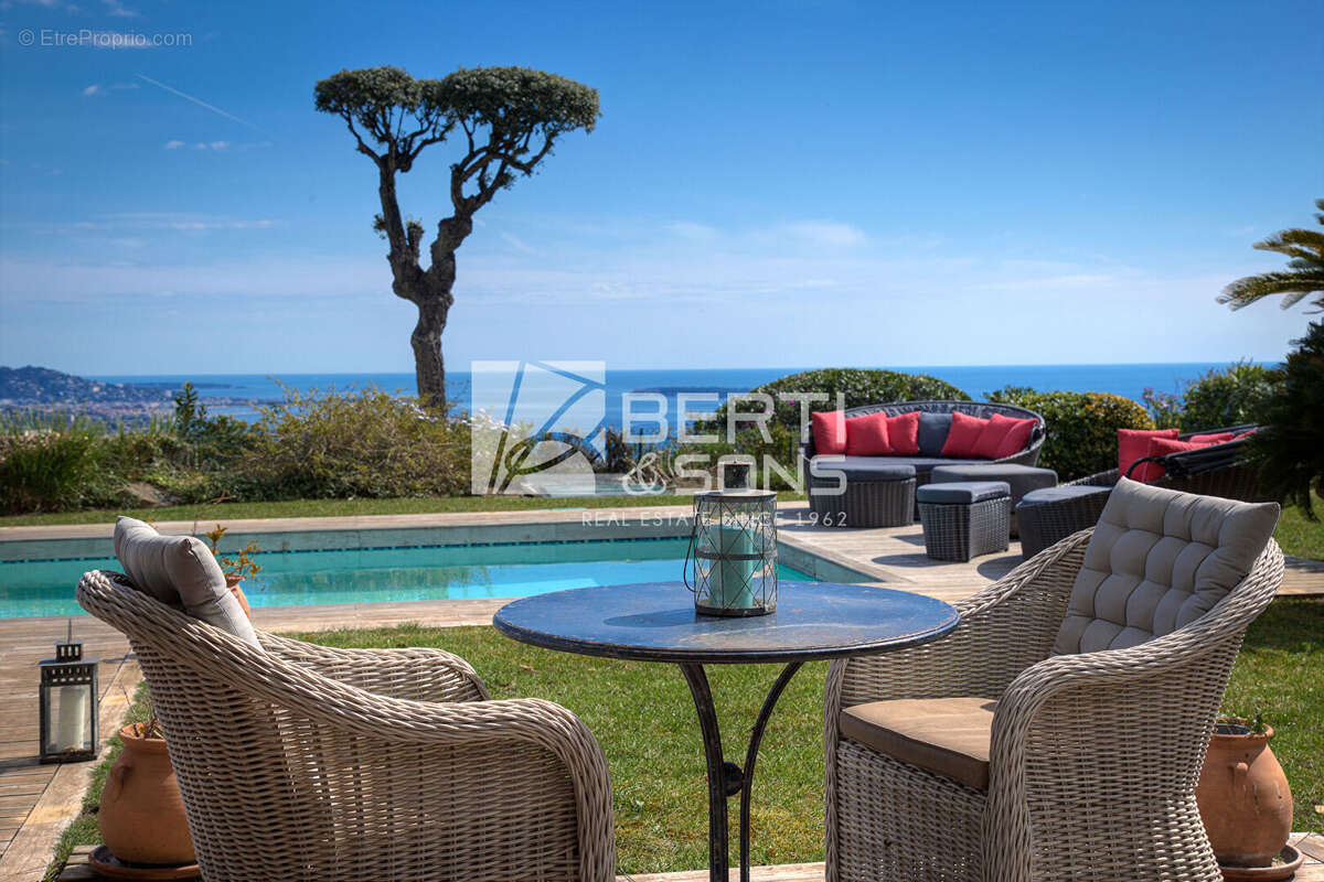 Appartement à MANDELIEU-LA-NAPOULE