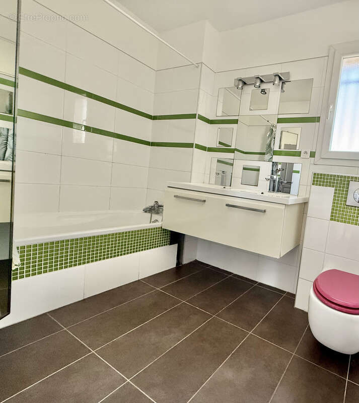 Maison à VIC-LA-GARDIOLE