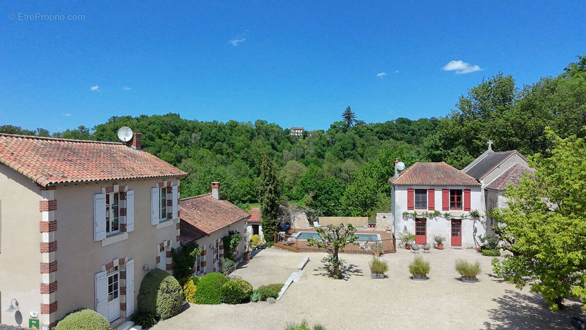 Maison 418 m² à Persac  - photo 4