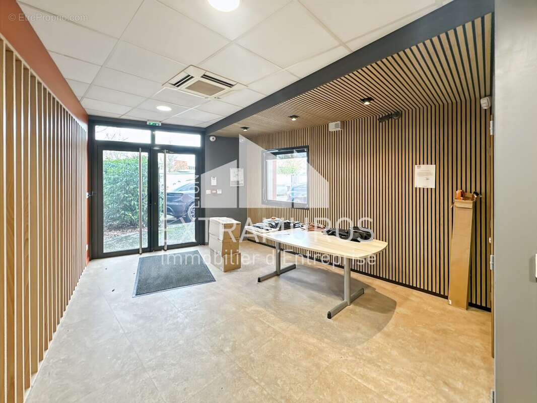 Commerce à SAINT-GENIS-LES-OLLIERES