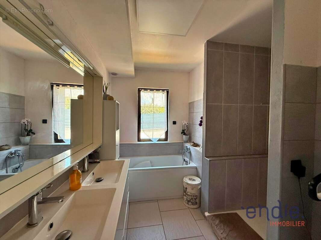 Maison familiale de 190 m²  À 5 minutes du centre-ville de Concarneau - photo 10