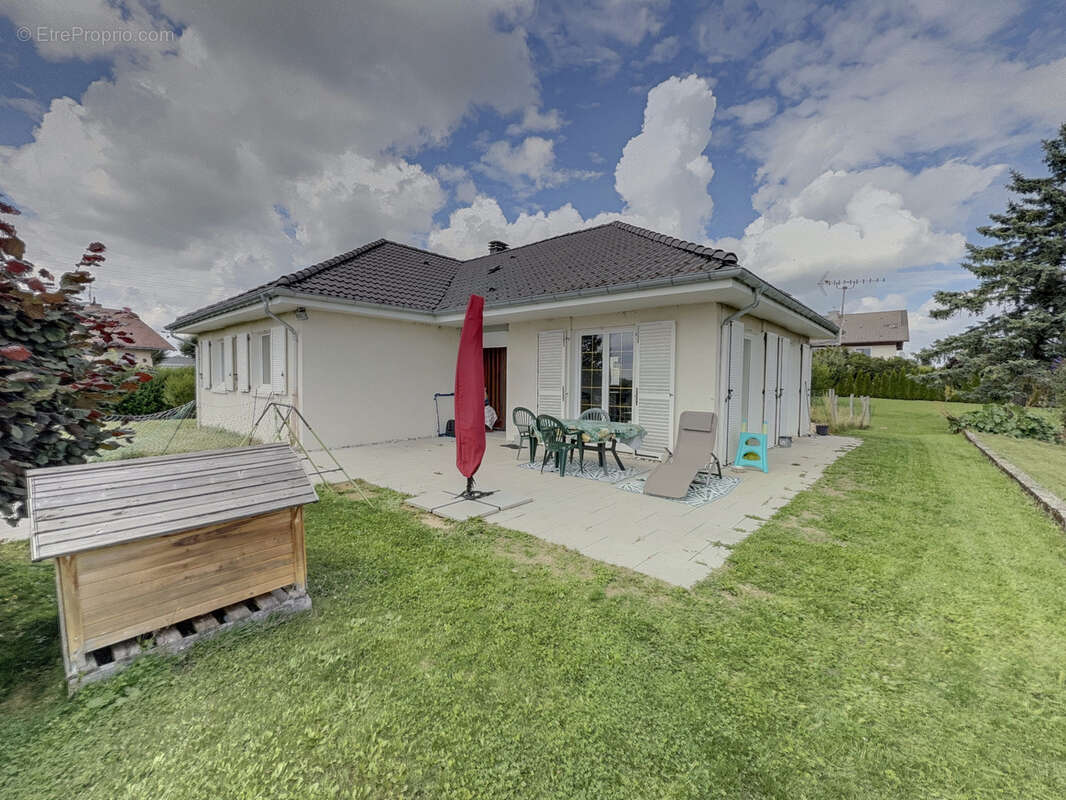 Maison à LES ECORCES