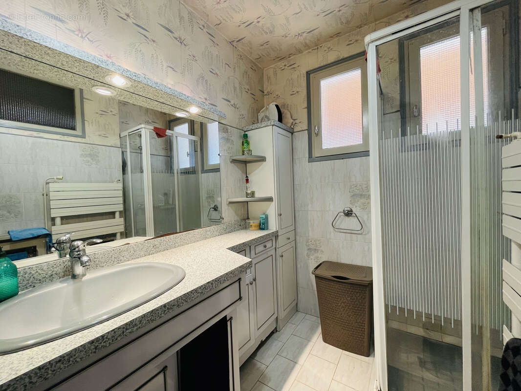 Maison à SAINT-PANTALEON-DE-LARCHE