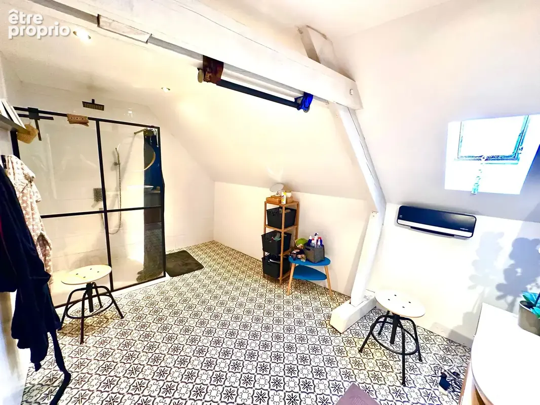 Maison de village  rue Maninat + dépendances - photo 9