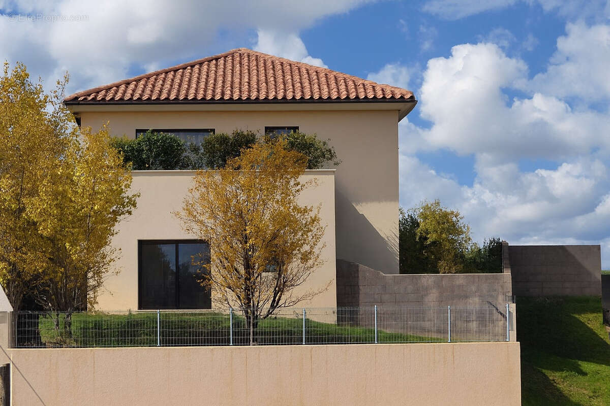 Maison à VAILHAUQUES