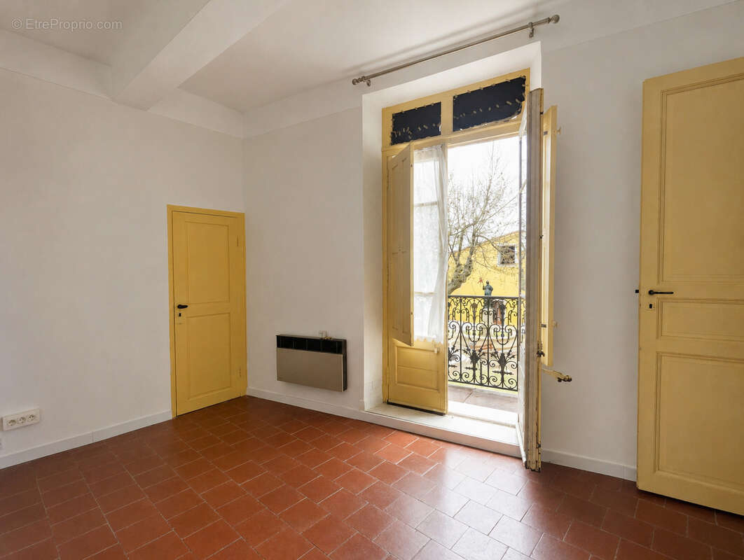 Maison à rénover de 100 m2 - lumineuse et balcon - photo 2